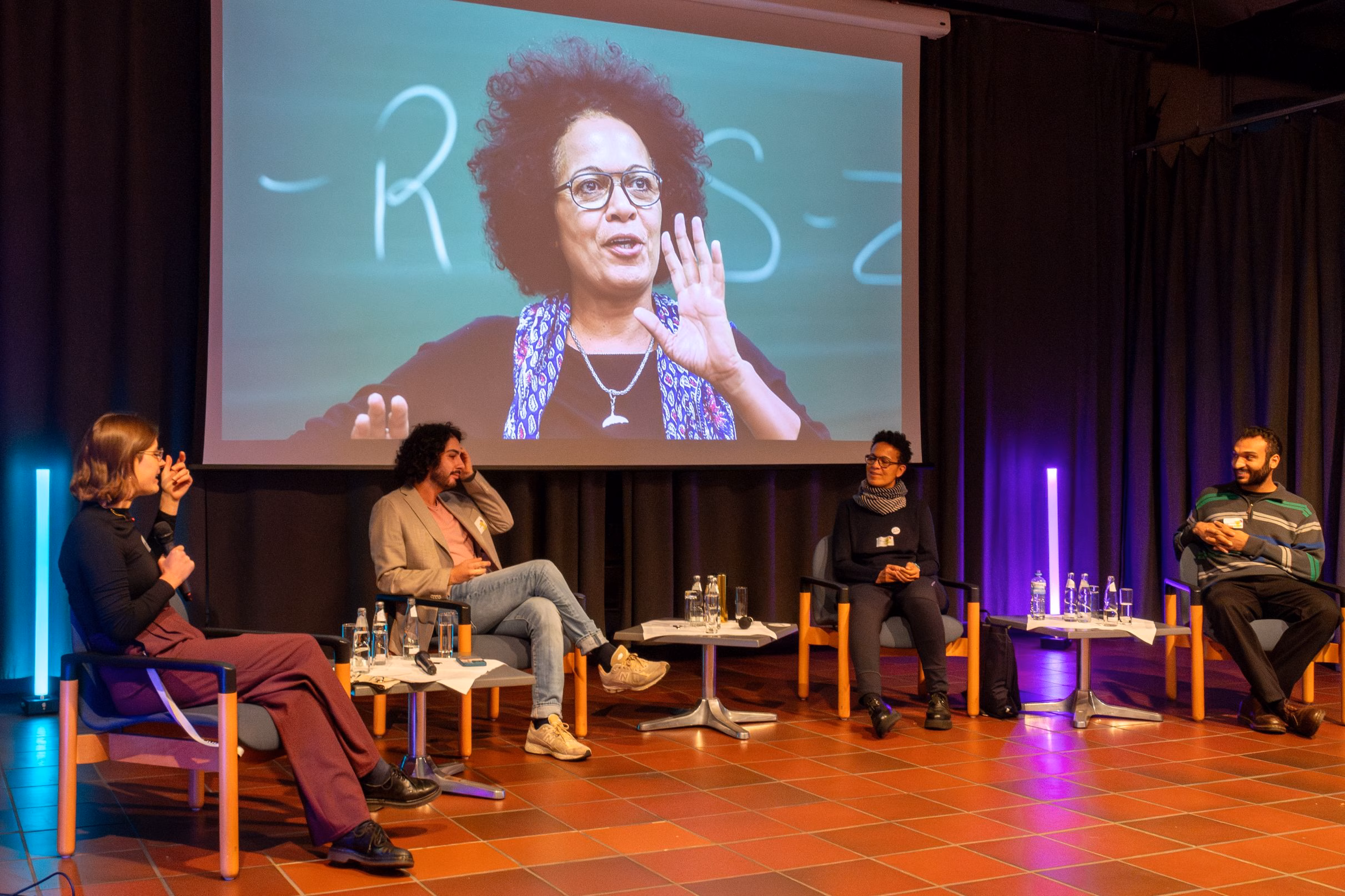 Podiumsdiskussion zum Thema "Dissens in der Demokratie".
