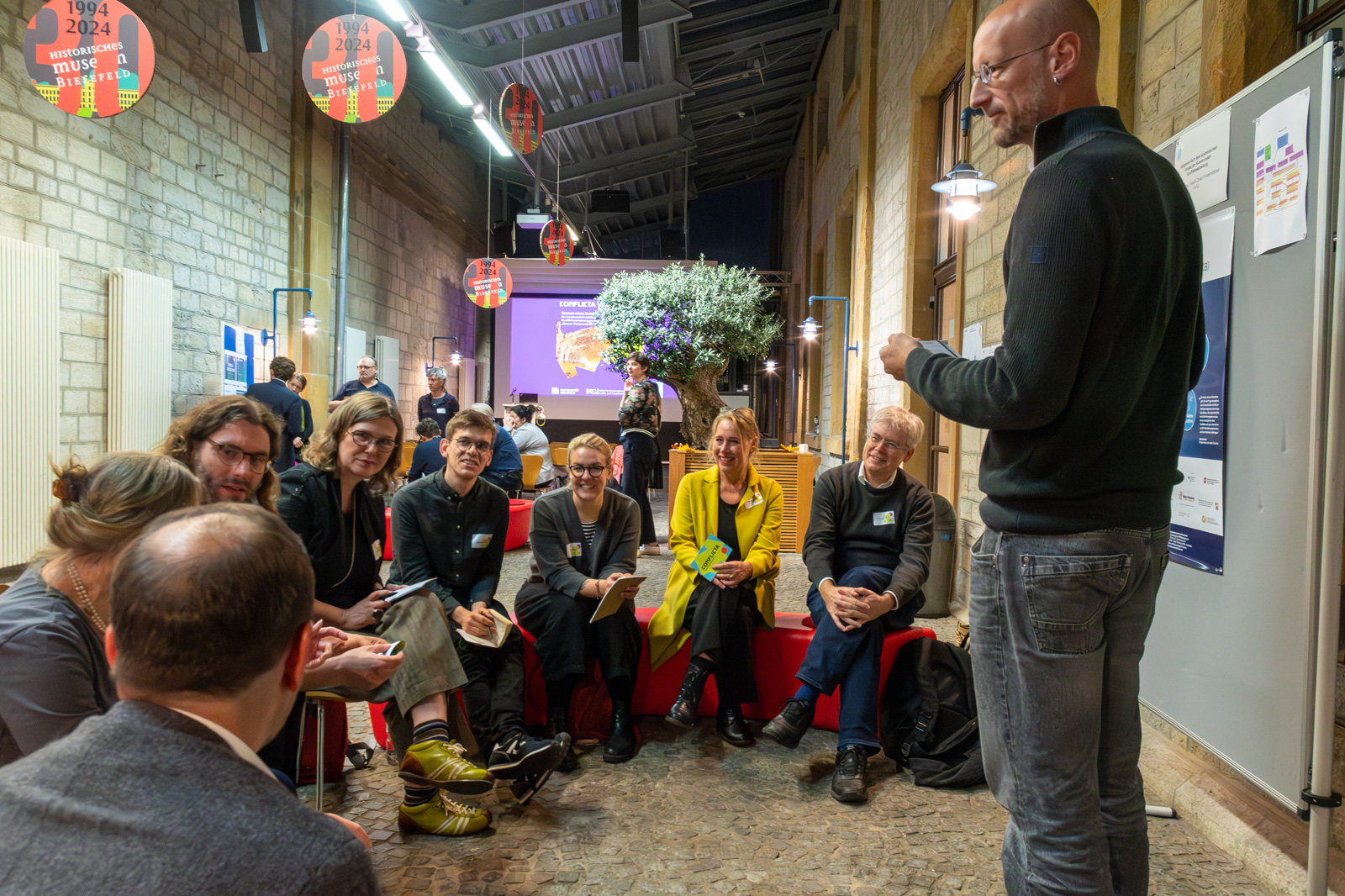 Dialogveranstaltung zum Thema "Bremer Platanenstreit". Zu sehen sind Teilnehmde.