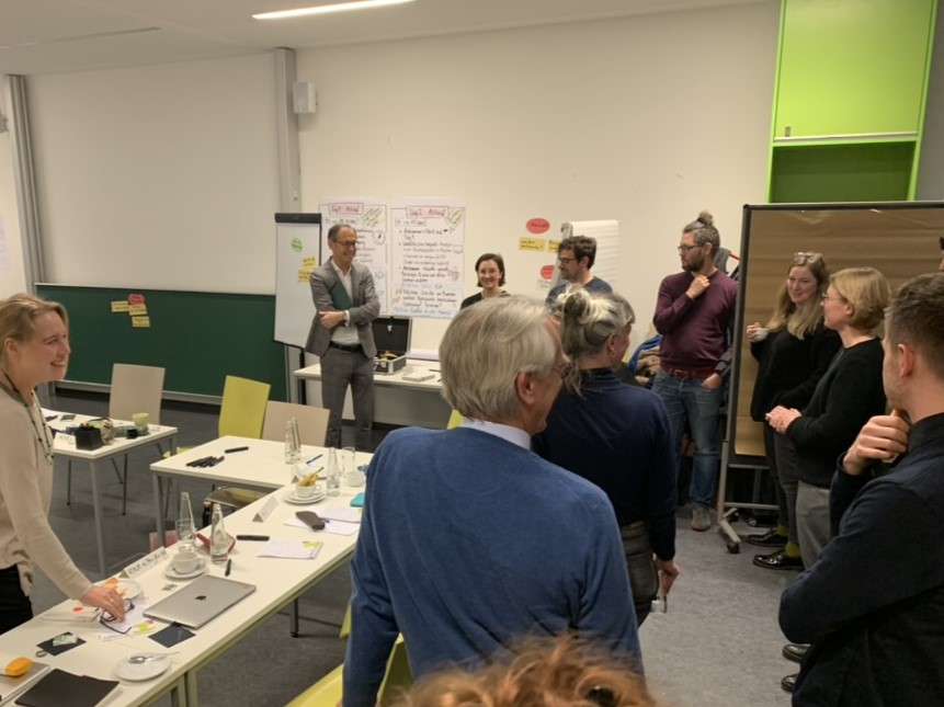 Netzwerktreffen Konfliktbearbeitung, zu sehen sind Teilnehmende.